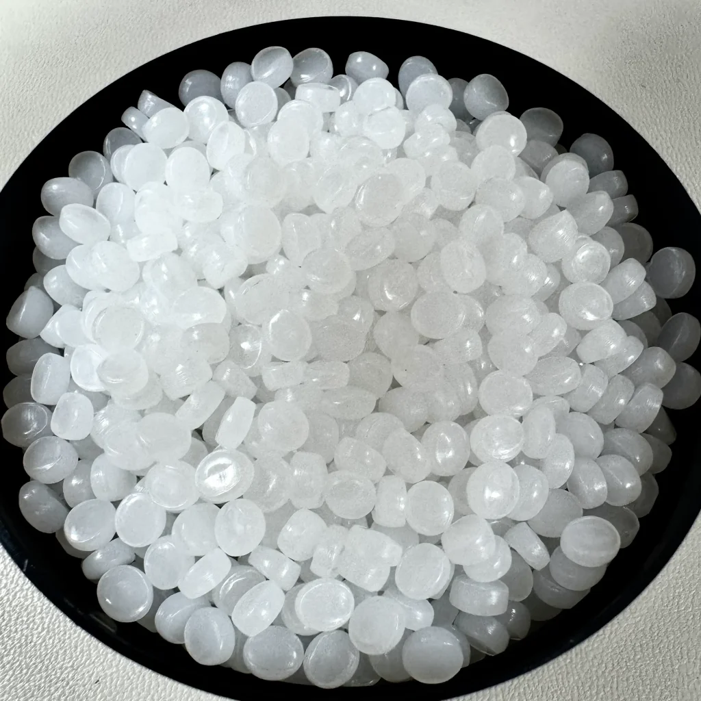 small-pellets-to-plastic-bottles